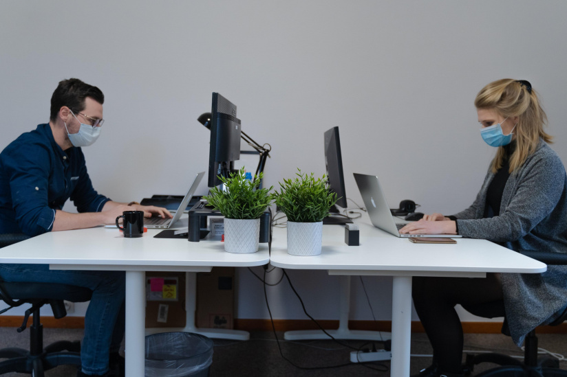 Retour au travail : vers un protocole sanitaire allégé dans les entreprises ? 