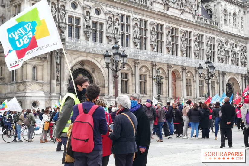 Manifestation des agents parisiens contre l'augmentation du temps de travail devant l'Hôtel de Ville
