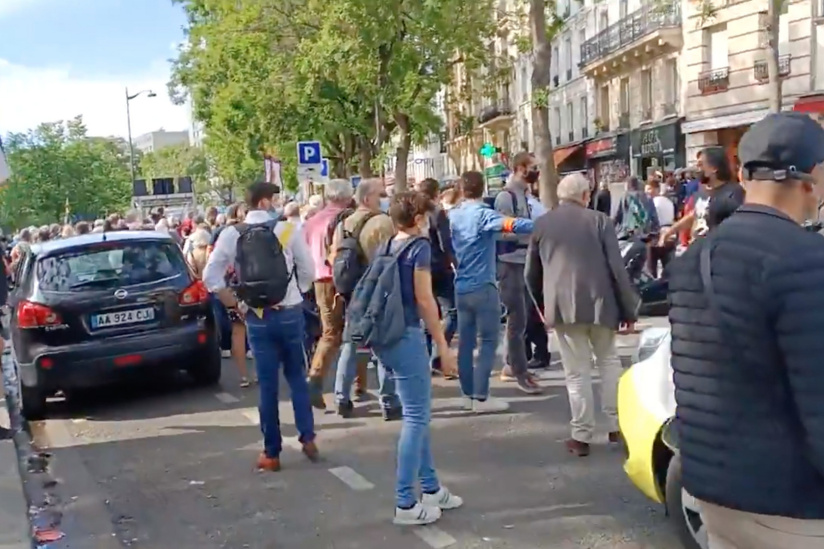 Paris : une procession catholique attaquée par des antifas 