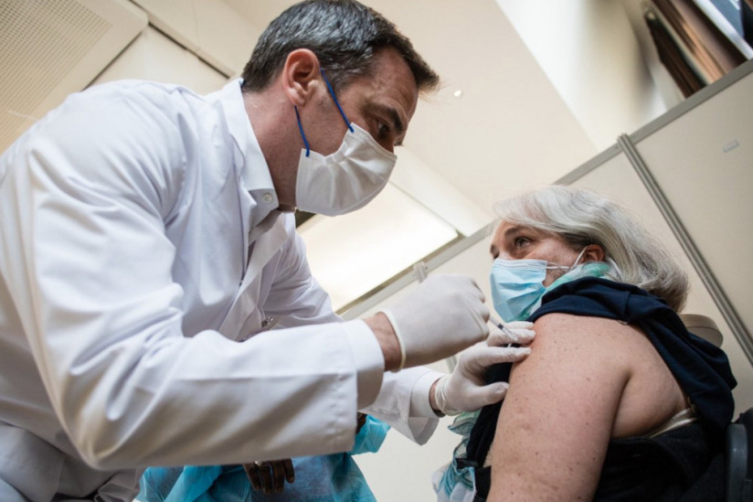 Cas contact : "les règles pourront évoluer" pour les vaccinés, selon Olivier Véran