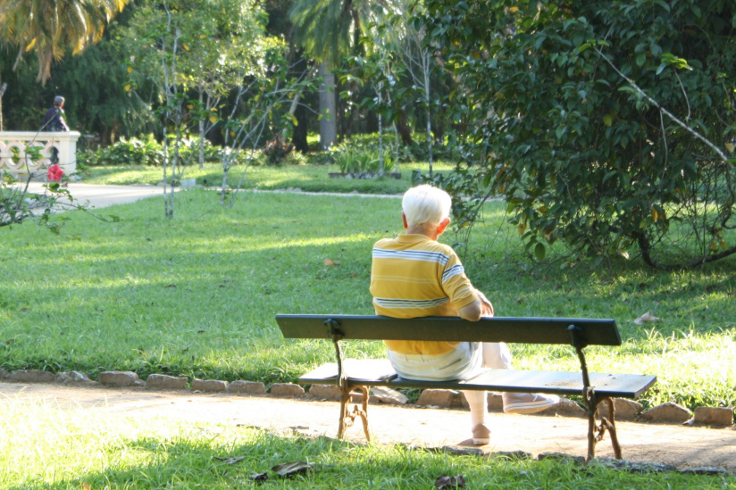 Covid : un demi-million de seniors "en situation de mort sociale" selon une étude