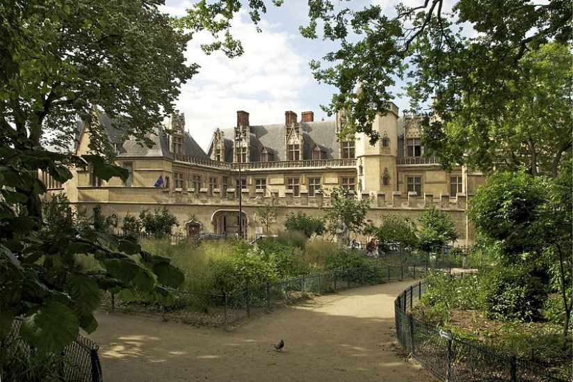 À Paris, un square bientôt rebaptisé en hommage à Samuel Paty en face de la Sorbonne