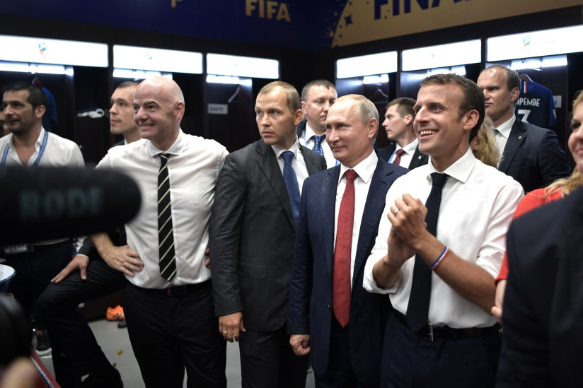 Football : Emmanuel Macron va jouer un match avec le Variété Club de France 