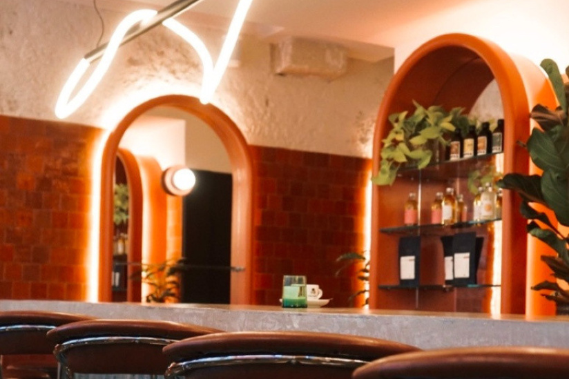 Mousse, le coffee shop x salon de coiffure de l'influenceuse Natoo dans le Marais