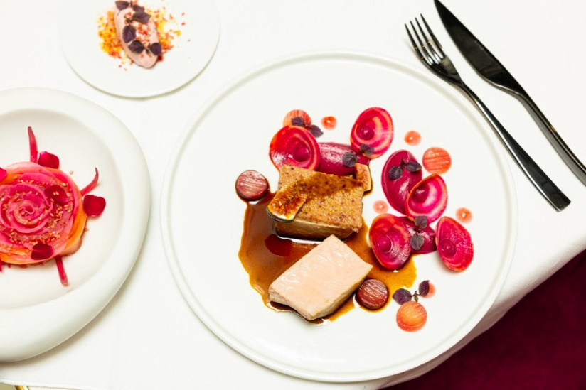 Octobre Rose 2024 : Un menu franco-japonais entièrement rose à Fauchon l'Hôtel Paris