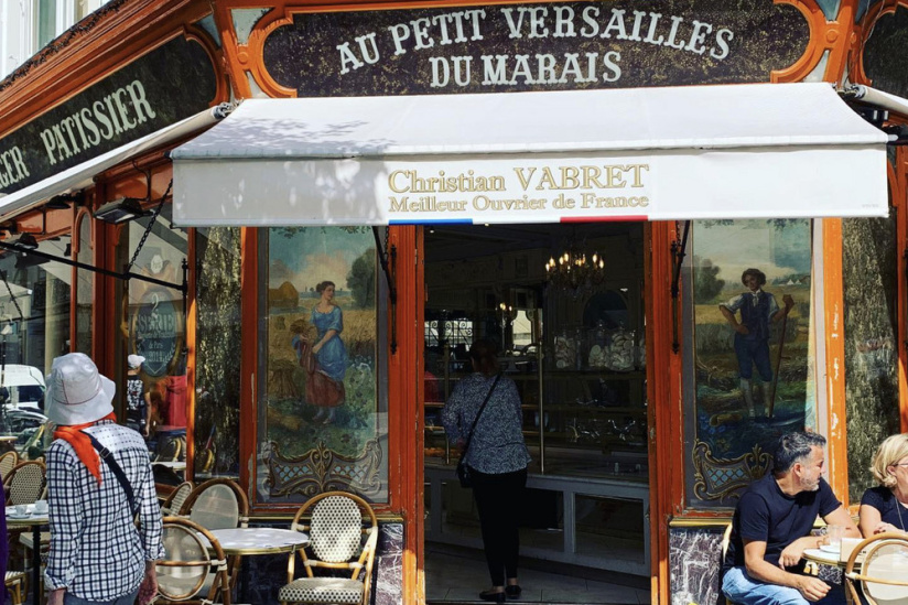 Au Petit Versailles du Marais, l'une des plus anciennes pâtisseries de Paris au décor 18e siècle