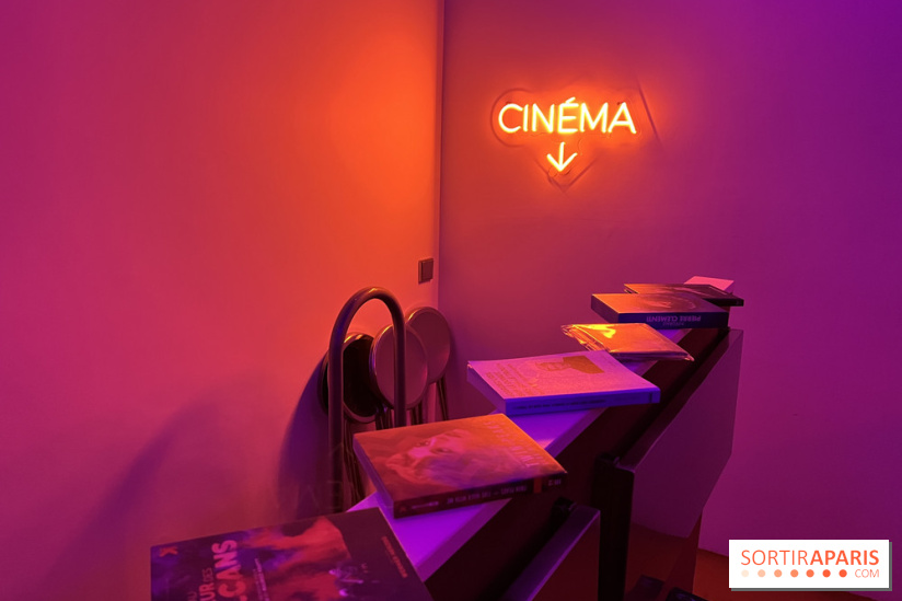 Insolite : Out of the blue, le bar-cinéma qui mixe vins nature et courts-métrages d'auteur à Paris