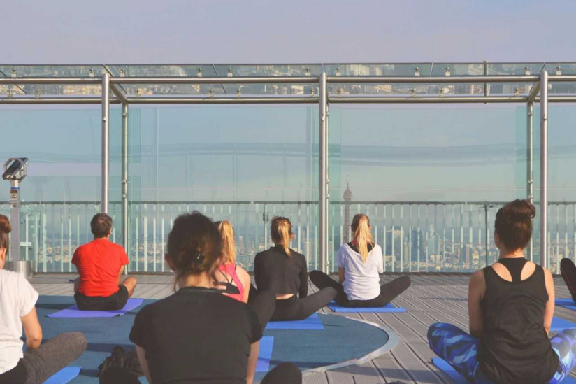 Des cours de yoga sur la terrasse de la tour Montparnasse