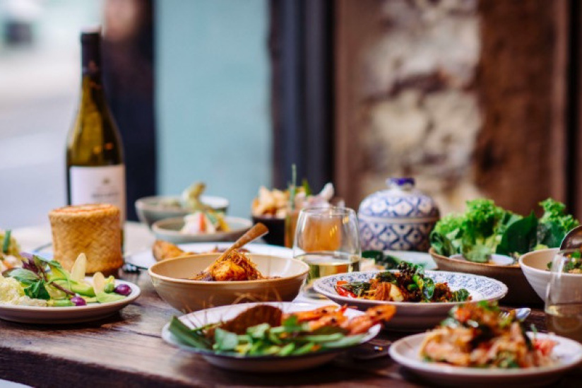 Robert invite les anglais de Som Saa derrière ses fourneaux