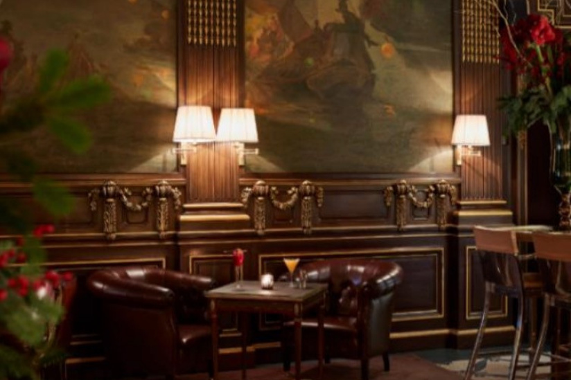 Black Bar, le bar de Noël 2019 du Meurice