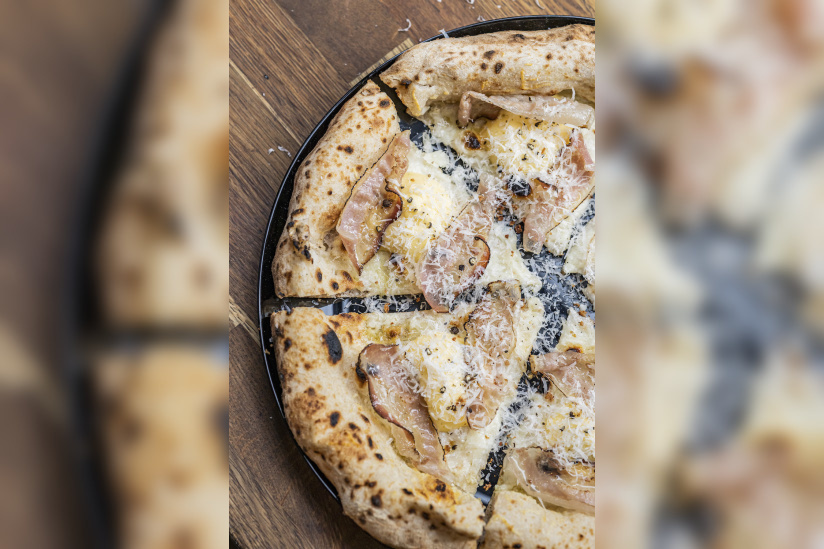 Une pizza carbonara chez Popine pour le Carbonara Day 2021