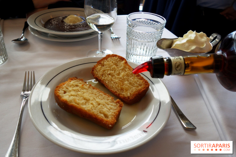 Le Vaudeville à Paris : cuisine traditionnelle et fruits de mer pour la brasserie centenaire