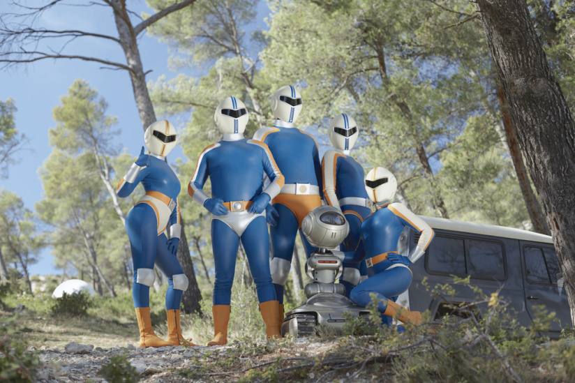 Fumer fait tousser, la nouvelle comédie de Quentin Dupieux avec Gilles Lellouche : la première photo