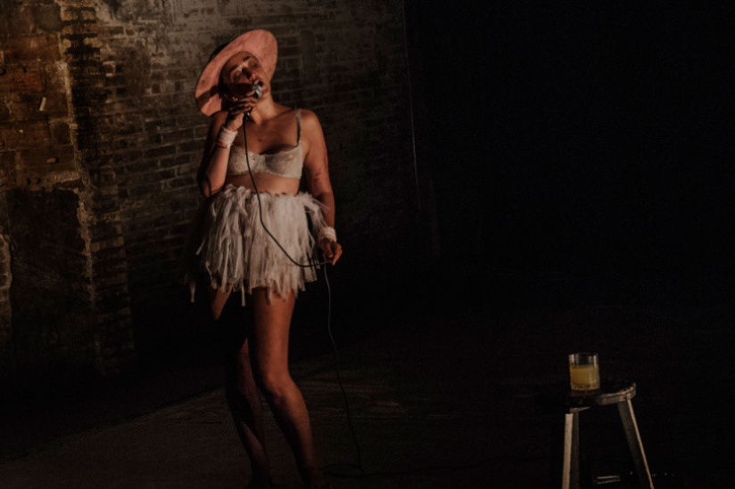 Paulina : Seul en scène à la Manufacture des Abbesses