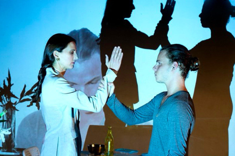 Aller au théâtre et sauver un gymnase : "Maman c'est moi" à l'UCJG