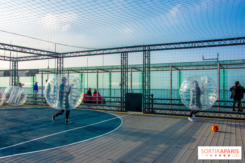 Animation de Bubble Foot sur la Tour Montparnasse