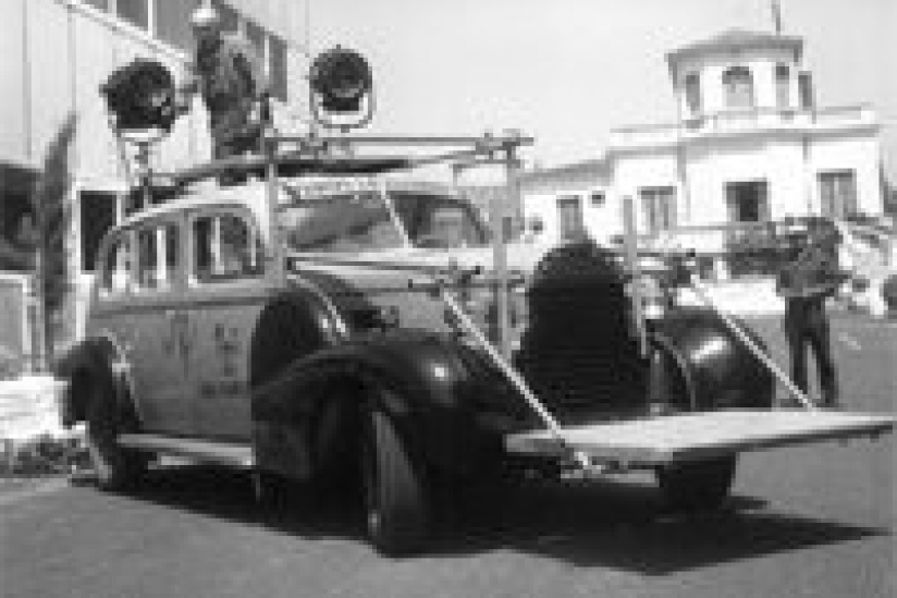 Des voitures travelling au Salon Retromobile 2010