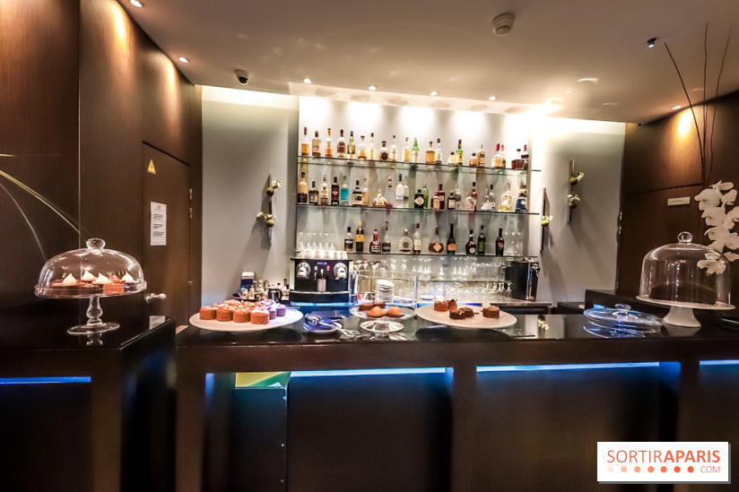 Tea-time Hotel Duo by Kevin Lacote