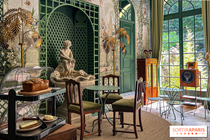 Le Café des Rêves du Grand Hôtel des Rêves : un café et son jardin secret dans un décor de théâtre