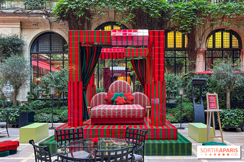 Plaza Athénée : une installation design XXL gratuite signée Uchronia exposée dans la cour du palace