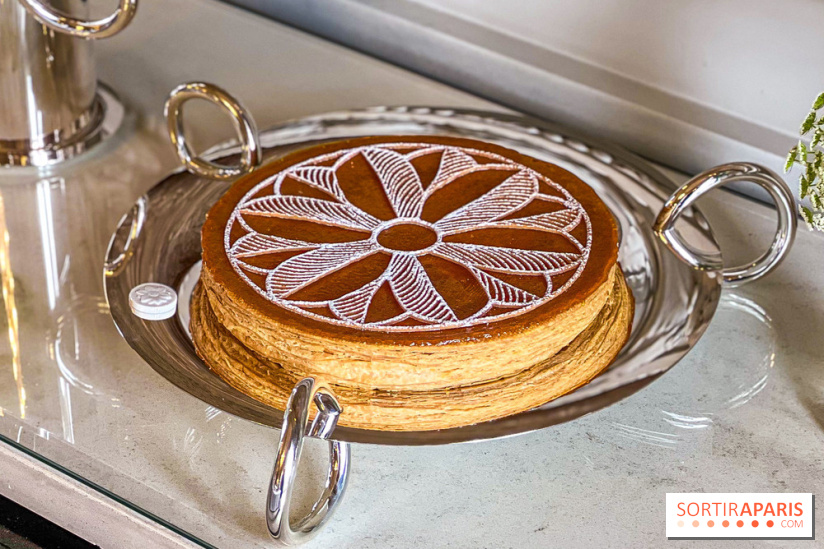 Amande, Vanille & Praliné Spéculoos la galette des rois 2026 de Matthieu Carlin à l'Hôtel de Crillon