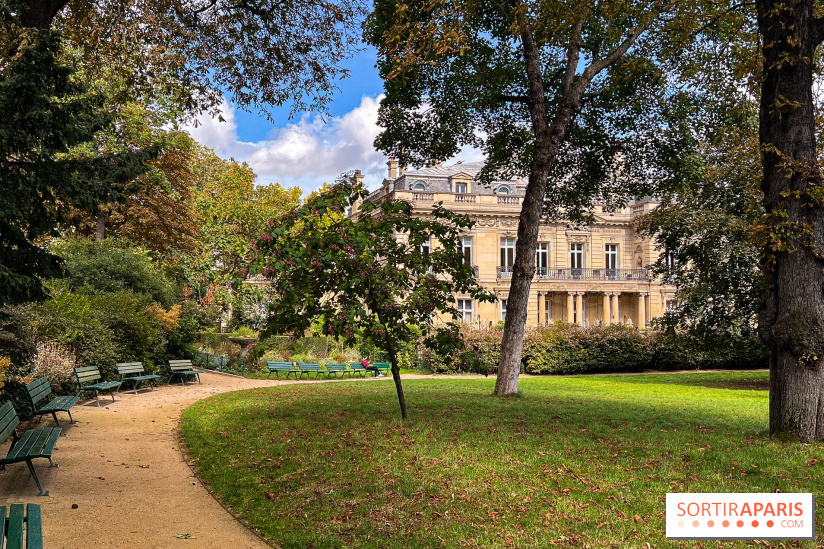 Jardin de l'Hôtel Salomon de Rothschild à Paris : un havre de verdure historique caché au cœur du 8e