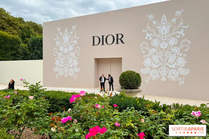 Dior unveils its Christmas decorations around the world  News and Events   News  Défilés  DIOR GB