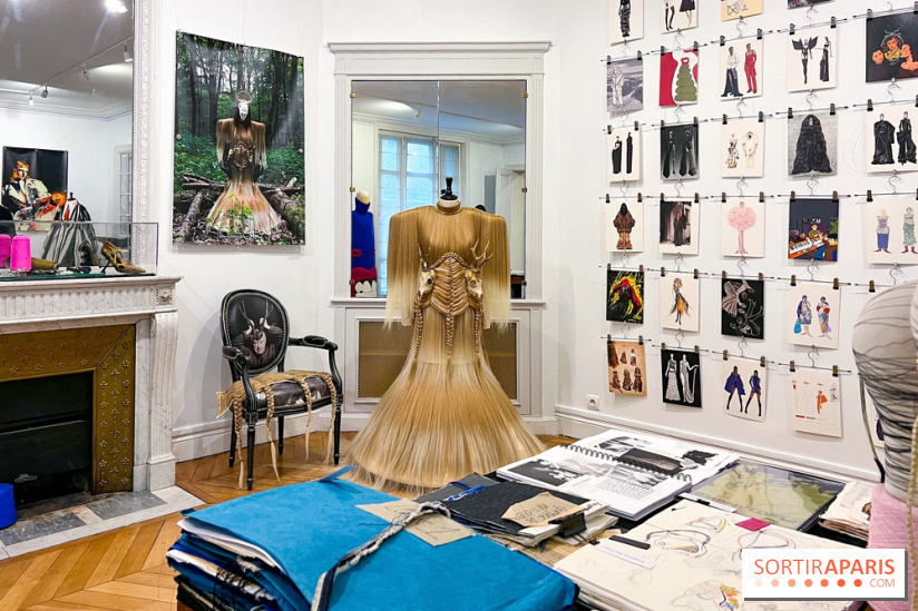 Paris Fashion Week 2023: a free fashion exhibition in a Haussmann-style  apartment in Paris 