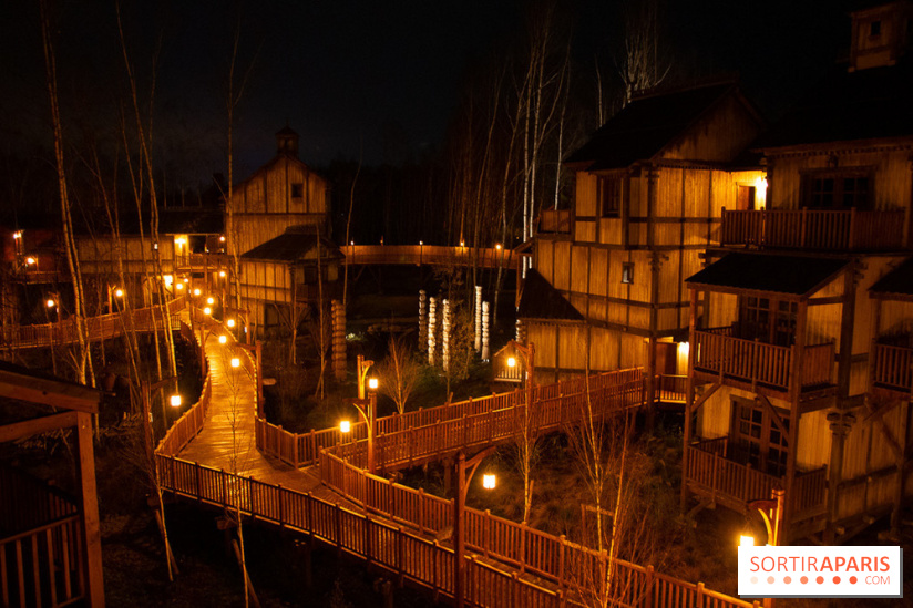 Cité Suspendue : extérieur de nuit