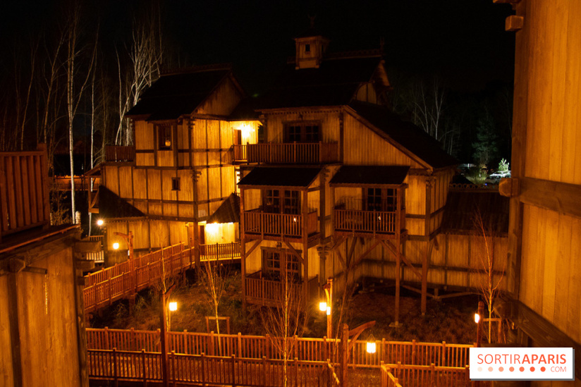 Cité Suspendue : extérieur de nuit