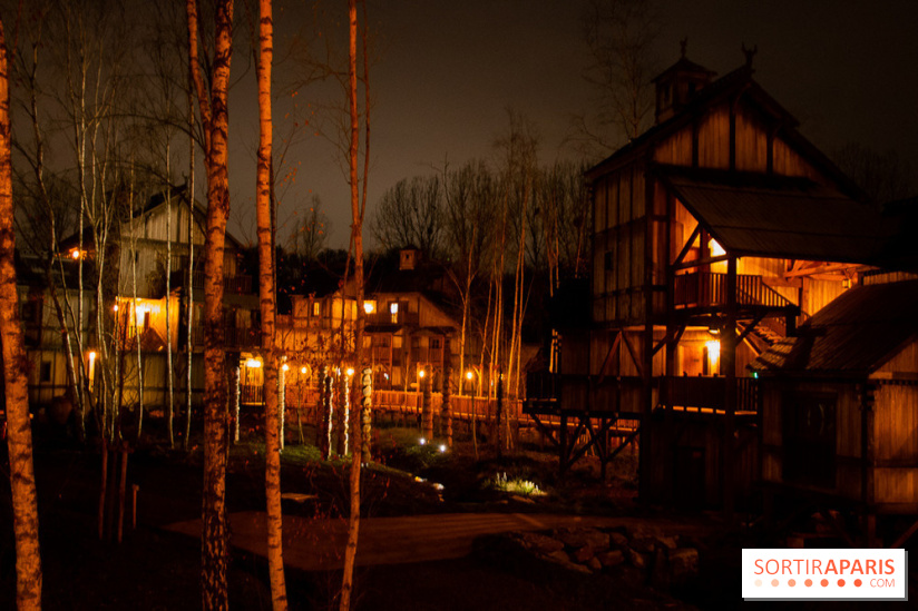 Cité Suspendue : extérieur de nuit