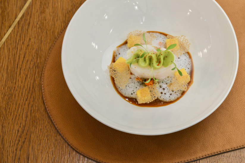 Le Sergent Recruteur - Cabillaud étuve à l'huile d'avocat et à la coriandre, jus de crevette grise épicé, mangue verte et lait de coco