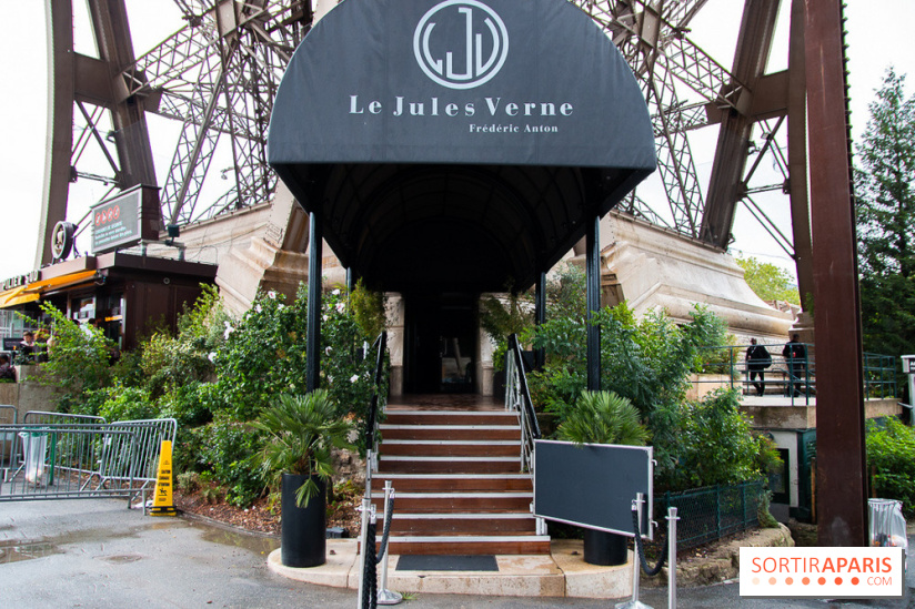 Inside the Eiffel Tower's Newly Redesigned Jules Verne Restaurant