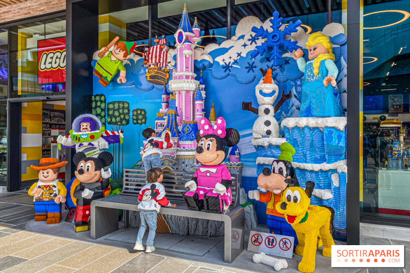 Visuels Disney Village - LEGO Store