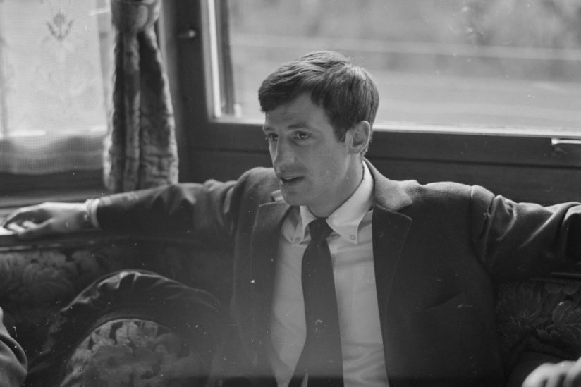 Belmondo le magnifique : l'icône du cinéma français au cœur d'une exposition à la Cinémathèque