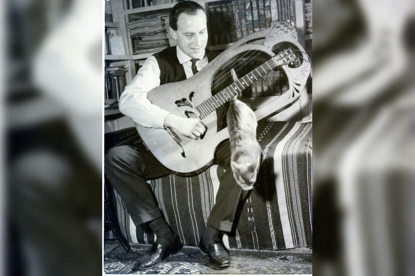 Le Parisien Ravi : l'expo pour le centenaire de Boris Vian sur les grilles de la Tour Saint Jacques