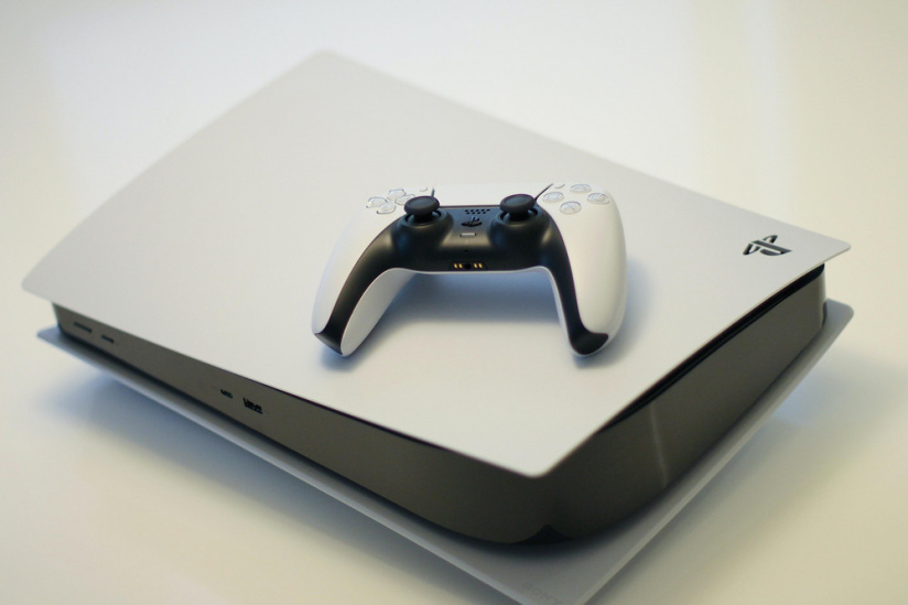 PS5 et soldes : le top des promos autour de la console de jeux vidéo de  Sony 