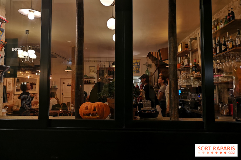 Restaurant Mieux - L'équipe s'active derrière le bar