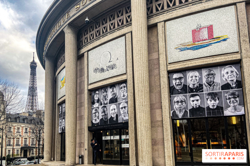 JR installe des portraits sur le Palais d'Iéna