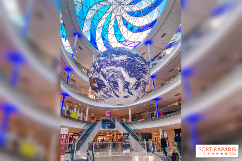 Gaïa de Luke Jerram à Beaugrenelle