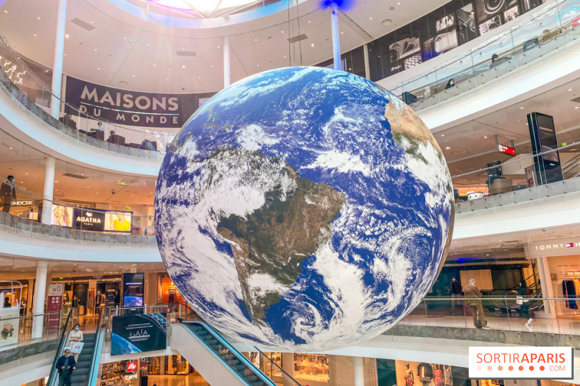 Gaïa de Luke Jerram à Beaugrenelle