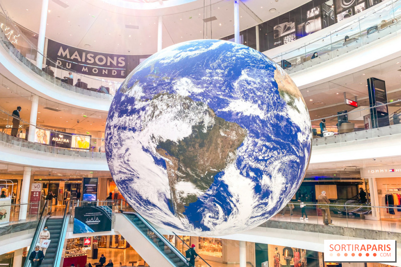 Gaïa de Luke Jerram à Beaugrenelle