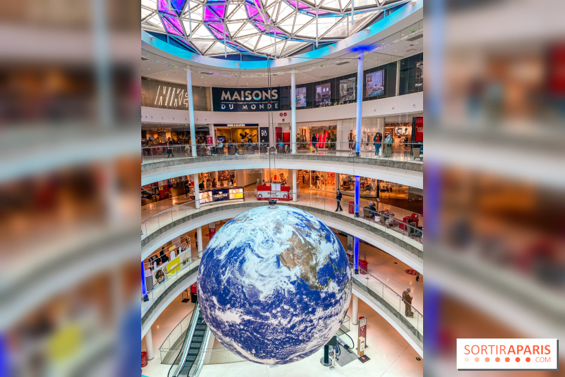 Gaïa de Luke Jerram à Beaugrenelle