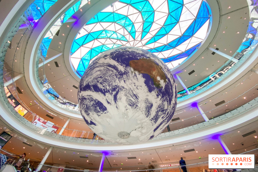 Gaïa de Luke Jerram à Beaugrenelle