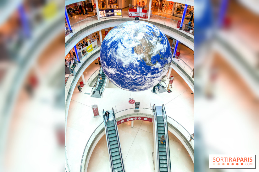 Gaïa de Luke Jerram à Beaugrenelle