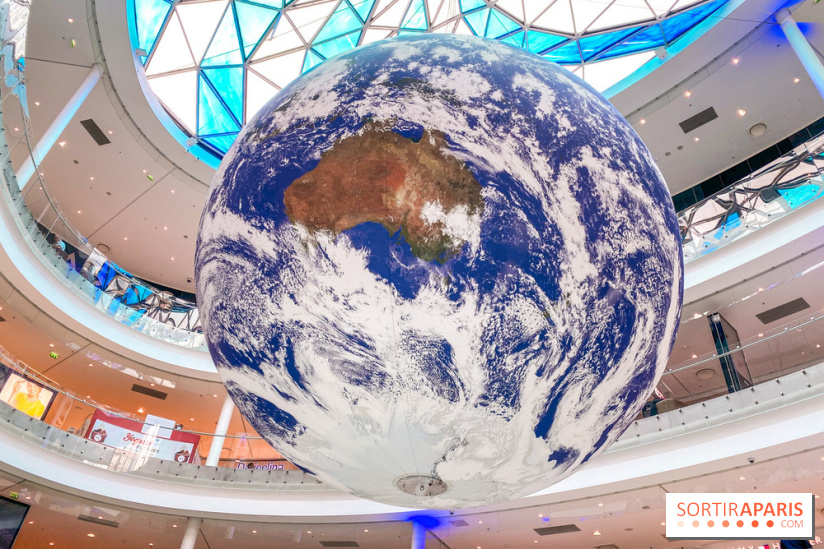 Gaïa de Luke Jerram à Beaugrenelle