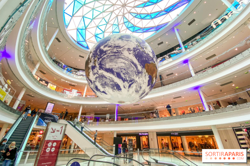 Gaïa de Luke Jerram à Beaugrenelle