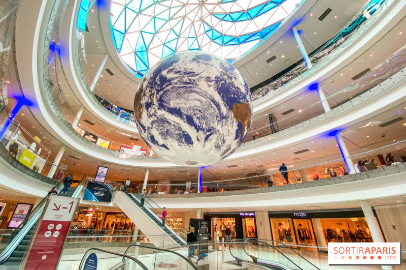 Gaïa de Luke Jerram à Beaugrenelle