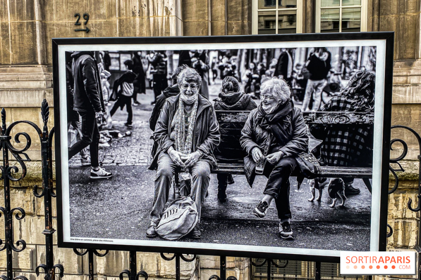 Parisiennes, l'exposition photos de Nikos Aliagas sur les grilles de l'Hôtel de Ville