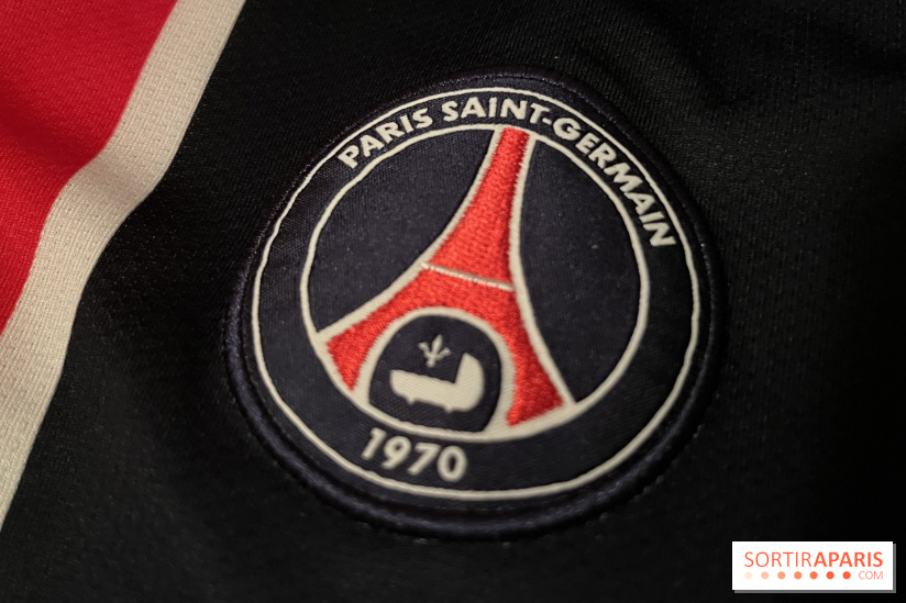 PSG パリサンジェルマン スカジャン 刺繍 パリ 地図 エッフェル塔 黒 M PSG パリサンジェルマン スカジャン 刺繍 パリ 地図 エッフェル